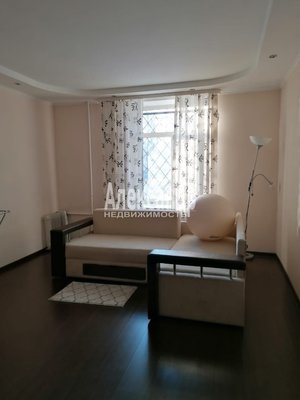 Продам трехкомнатную (3-комн.) квартиру, Большой Смоленский пр-кт, д. 28, Санкт-Петербург г