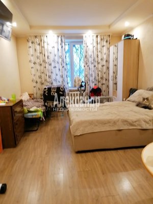 Продам трехкомнатную (3-комн.) квартиру, Большой Смоленский пр-кт, д. 28, Санкт-Петербург г