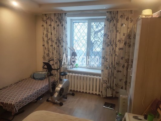 Продам трехкомнатную (3-комн.) квартиру, Большой Смоленский пр-кт, д. 28, Санкт-Петербург г