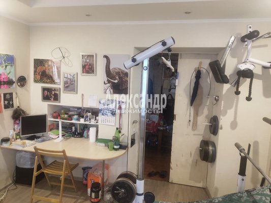 Продам трехкомнатную (3-комн.) квартиру, Большой Смоленский пр-кт, д. 28, Санкт-Петербург г