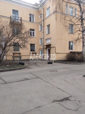 Продам трехкомнатную (3-комн.) квартиру, Большой Смоленский пр-кт, д. 28, Санкт-Петербург г