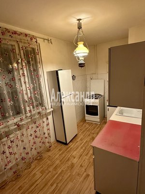 Продам трехкомнатную (3-комн.) квартиру, Ярослава Гашека ул, д. 13 корп. 3, Санкт-Петербург г