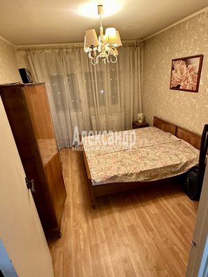 Продам трехкомнатную (3-комн.) квартиру, Ярослава Гашека ул, д. 13 корп. 3, Санкт-Петербург г