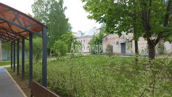 Продам комнату в 3-комн. квартире, Ленинградская ул, д. 63, Песочный п