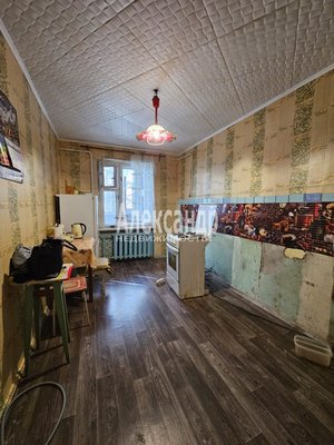 Продам трехкомнатную (3-комн.) квартиру, Центральная ул, д. 32, Ихала п