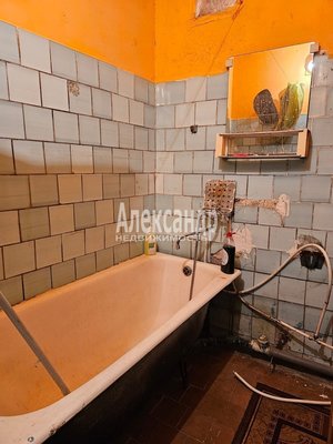 Продам трехкомнатную (3-комн.) квартиру, Центральная ул, д. 32, Ихала п