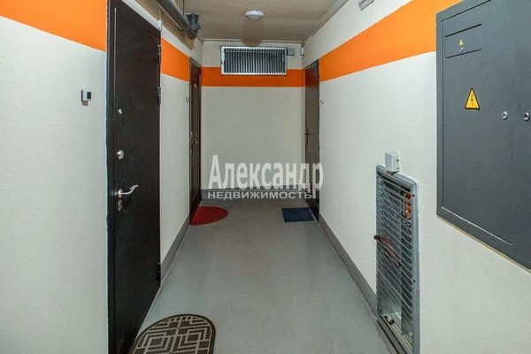 Продам трехкомнатную (3-комн.) квартиру, Воронцовский б-р, д. 5 корп. 1, Бугры п