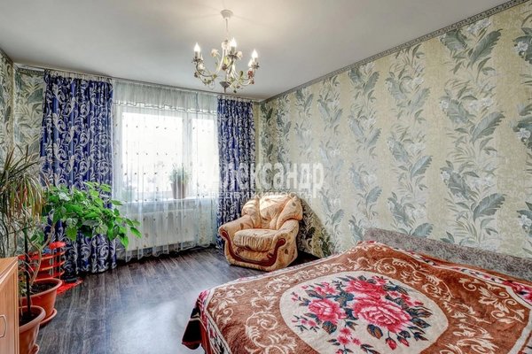 Продам трехкомнатную (3-комн.) квартиру, Воронцовский б-р, д. 5 корп. 1, Бугры п