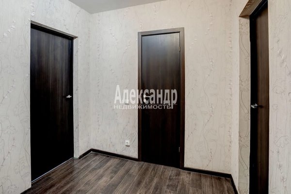 Продам трехкомнатную (3-комн.) квартиру, Воронцовский б-р, д. 5 корп. 1, Бугры п