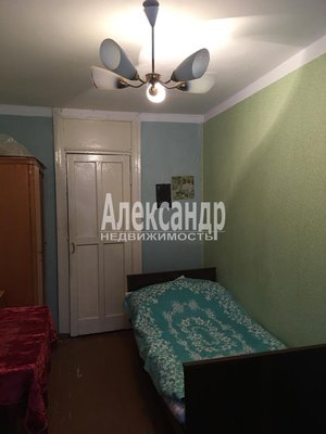 Продам двухкомнатную (2-комн.) квартиру, Романтиков ул, д. 11, Кириши г