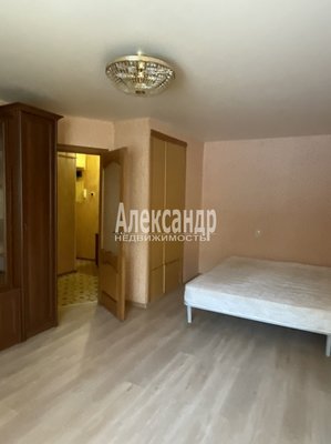 Продам однокомнатную (1-комн.) квартиру, Славы пр-кт, д. 26 корп. 1, Санкт-Петербург г