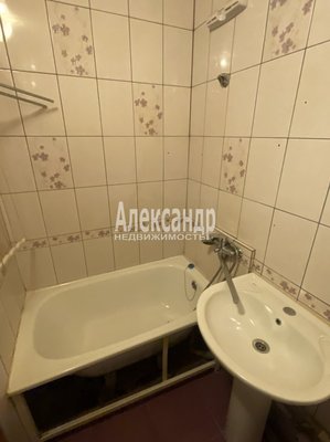 Продам однокомнатную (1-комн.) квартиру, Славы пр-кт, д. 26 корп. 1, Санкт-Петербург г