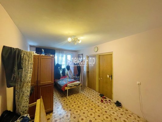 Продам трехкомнатную (3-комн.) квартиру, Кустодиева ул, д. 10 корп. 1, Санкт-Петербург г