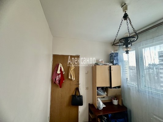 Продам трехкомнатную (3-комн.) квартиру, Кустодиева ул, д. 10 корп. 1, Санкт-Петербург г