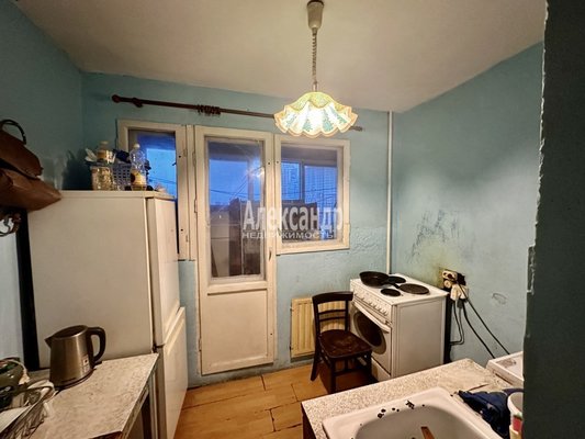 Продам трехкомнатную (3-комн.) квартиру, Кустодиева ул, д. 10 корп. 1, Санкт-Петербург г