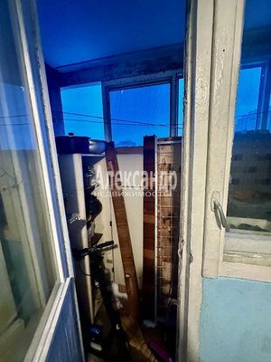 Продам трехкомнатную (3-комн.) квартиру, Кустодиева ул, д. 10 корп. 1, Санкт-Петербург г