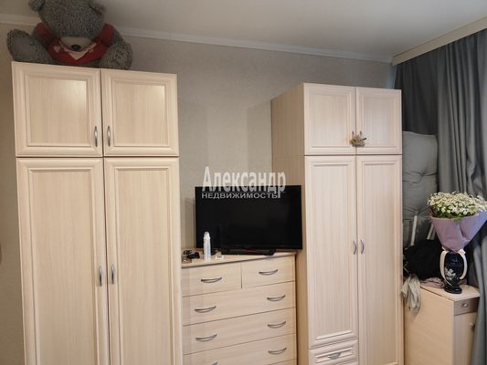 Продам трехкомнатную (3-комн.) квартиру, Победы ул, д. 36 корп. 1, Ломоносов г