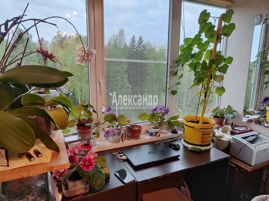 Продам трехкомнатную (3-комн.) квартиру, Победы ул, д. 36 корп. 1, Ломоносов г