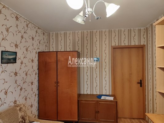 Продам трехкомнатную (3-комн.) квартиру, Победы ул, д. 36 корп. 1, Ломоносов г