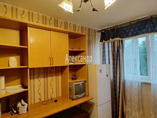 Продам трехкомнатную (3-комн.) квартиру, Победы ул, д. 36 корп. 1, Ломоносов г