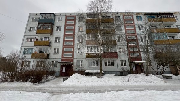 Продам трехкомнатную (3-комн.) квартиру, Гарькавого ул, д. 16, Светогорск г