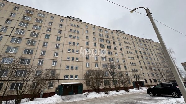 Продам трехкомнатную (3-комн.) квартиру, Лесная ул, д. 11, Светогорск г