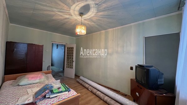 Продам трехкомнатную (3-комн.) квартиру, Лесная ул, д. 11, Светогорск г