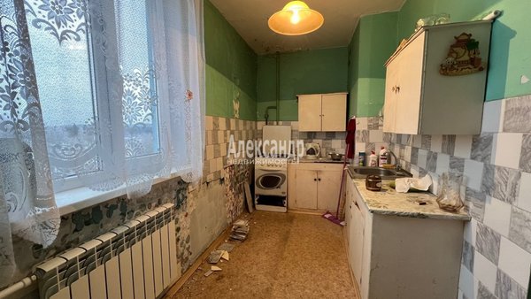 Продам трехкомнатную (3-комн.) квартиру, Лесная ул, д. 11, Светогорск г