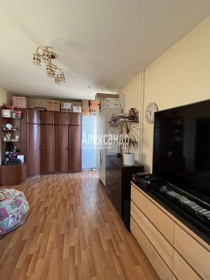 Продам трехкомнатную (3-комн.) квартиру, д. 25, Малое Карлино д