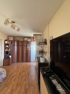 Продам трехкомнатную (3-комн.) квартиру, д. 25, Малое Карлино д