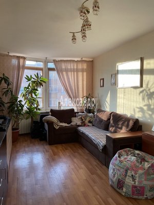 Продам трехкомнатную (3-комн.) квартиру, д. 25, Малое Карлино д