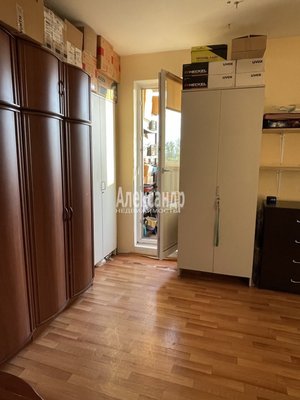 Продам трехкомнатную (3-комн.) квартиру, д. 25, Малое Карлино д