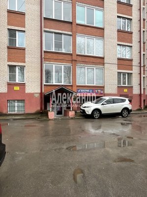 Продам коммерческое помещение 471 м2, Киргетова ул, д. 6, Гатчина г