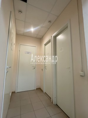 Продам коммерческое помещение 471 м2, Киргетова ул, д. 6, Гатчина г