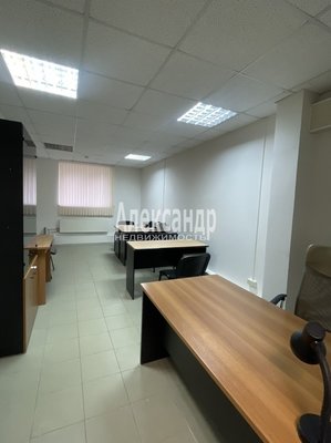 Продам коммерческое помещение 471 м2, Киргетова ул, д. 6, Гатчина г