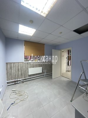 Продам коммерческое помещение 471 м2, Киргетова ул, д. 6, Гатчина г