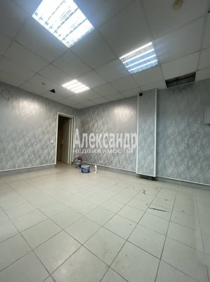 Продам коммерческое помещение 471 м2, Киргетова ул, д. 6, Гатчина г