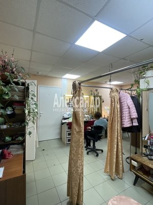 Продам коммерческое помещение 471 м2, Киргетова ул, д. 6, Гатчина г