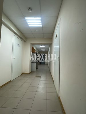 Продам коммерческое помещение 471 м2, Киргетова ул, д. 6, Гатчина г