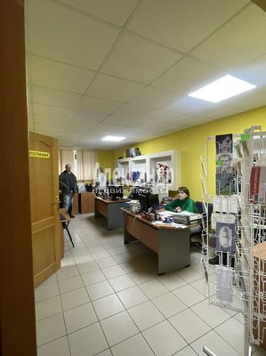 Продам коммерческое помещение 471 м2, Киргетова ул, д. 6, Гатчина г