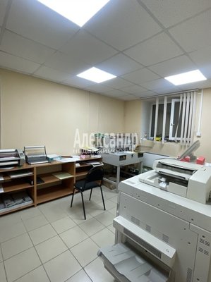 Продам коммерческое помещение 471 м2, Киргетова ул, д. 6, Гатчина г
