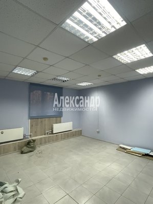 Продам коммерческое помещение 471 м2, Киргетова ул, д. 6, Гатчина г