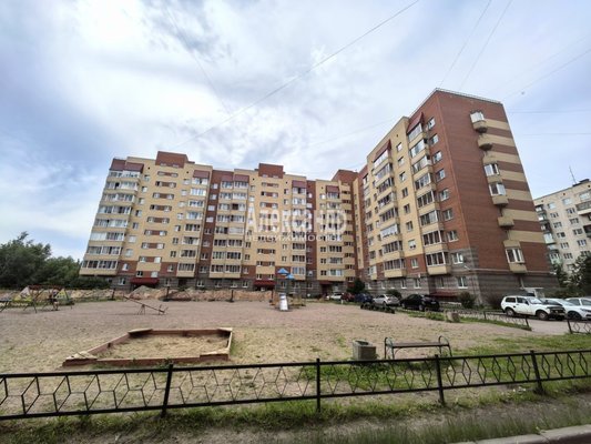 Продам трехкомнатную (3-комн.) квартиру, Луговая ул, д. 4 корп. 1, Шлиссельбург г