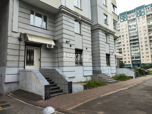 Сдам коммерческое помещение 96 м2, Авиаконструкторов пр-кт, 20к1, Санкт-Петербург г