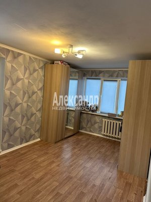 Продам трехкомнатную (3-комн.) квартиру, Кировские Дачи ул, д. 3, Выборг г