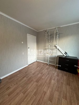 Продам трехкомнатную (3-комн.) квартиру, Кировские Дачи ул, д. 3, Выборг г