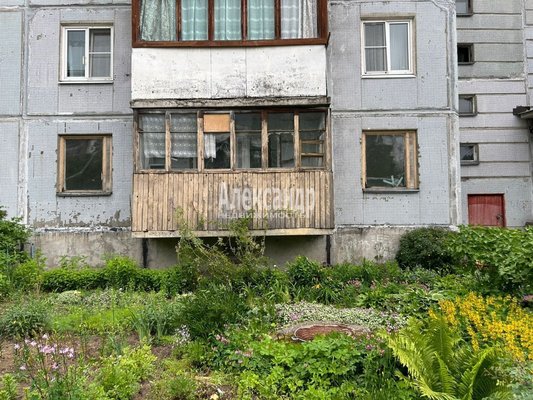 Продам трехкомнатную (3-комн.) квартиру, Школьная ул, д. 4, Саперное п