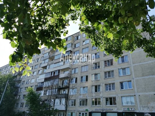 Продам многокомнатную квартиру, Белы Куна ул, д. 2, Санкт-Петербург г