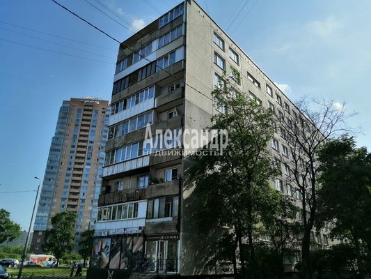 Продам многокомнатную квартиру, Белы Куна ул, д. 2, Санкт-Петербург г