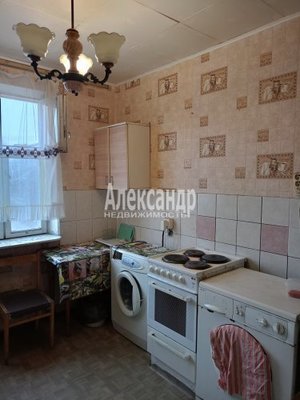 Продам комнату в 4-комн. квартире, Заречная ул, 6, Сертолово г